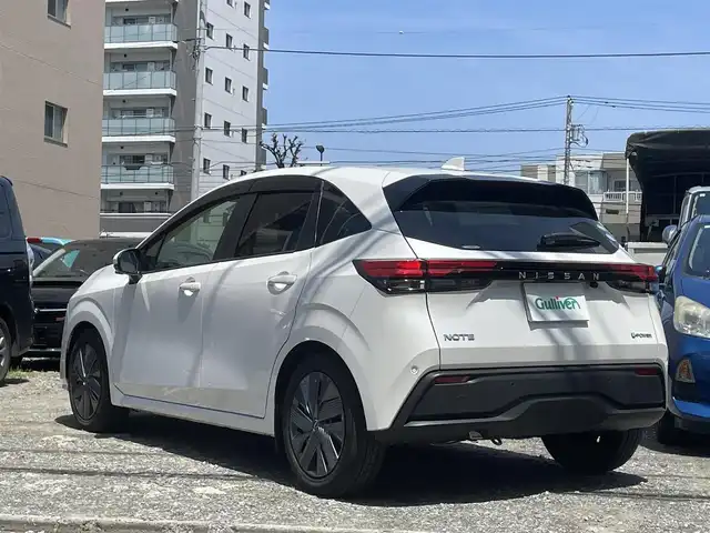 日産 ノート X 静岡県 2021(令3)年 2.3万km ピュアホワイトパール ワンオーナー/プロパイロット/純正メモリナビ/　（フルセグTV/Bluetooth/HDMI/USB）/インテリジェントアラウンドビューモニター/ETC/前方ドライブレコーダー/デジタルインナーミラー/360°セーフティアシスト/・インテリジェント エマージェンシーブレーキ/・インテリジェント FCW（前方衝突予測警報）/・インテリジェント LI（車線逸脱防止支援システム）/　＋LDW（車線逸脱警報）/・インテリジェント DA（ふらつき警報）/・踏み間違い衝突防止アシスト/・標識検知機能/オートマチックハイビーム/横滑り防止装置/スマートキー/置くだけ充電/純正LEDヘッドライト/スペアキー1本/保証書/取扱説明書