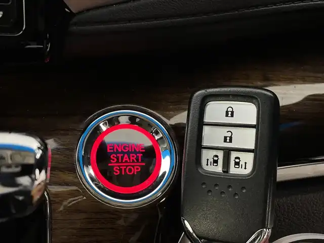ホンダ オデッセイ G エアロ ホンダセンシング 新潟県 2018(平30)年 7.6万km プラチナホワイトパール ワンオーナー/純正９インチメモリナビ/フルセグ/　CD/DVD/Bluetooth/VXM-187FNi/バックカメラ/両側パワースライドドア/スマートキー×２/衝突被害軽減ブレーキ/レーダークルーズコントロール/LEDヘッドライト/オートライト/ETC2.0/フォグランプ/レーンアシスト/プッシュスタート/社外アルミ付きスタッドレス/　（積み込み７mm）