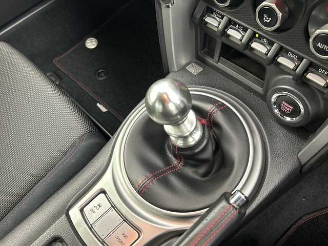 トヨタ ８６ GT 鹿児島県 2013(平25)年 9.9万km スターリングシルバー HDDナビ/フルセグテレビ/MT/MOMOステアリング/ダウンサス/ウェッズ17インチアルミホイール/HIDヘッドライト/前後ドライブレコーダー/プッシュスタート