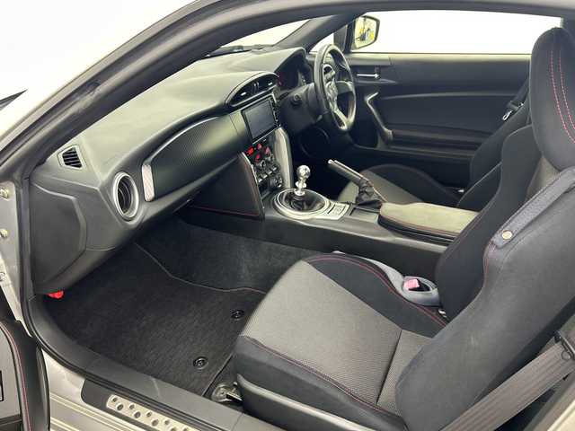 トヨタ ８６ GT 鹿児島県 2013(平25)年 9.9万km スターリングシルバー HDDナビ/フルセグテレビ/MT/MOMOステアリング/ダウンサス/ウェッズ17インチアルミホイール/HIDヘッドライト/前後ドライブレコーダー/プッシュスタート