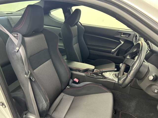 トヨタ ８６ GT 鹿児島県 2013(平25)年 9.9万km スターリングシルバー HDDナビ/フルセグテレビ/MT/MOMOステアリング/ダウンサス/ウェッズ17インチアルミホイール/HIDヘッドライト/前後ドライブレコーダー/プッシュスタート