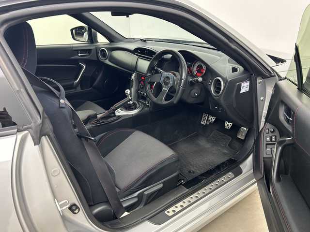 トヨタ ８６ GT 鹿児島県 2013(平25)年 9.9万km スターリングシルバー HDDナビ/フルセグテレビ/MT/MOMOステアリング/ダウンサス/ウェッズ17インチアルミホイール/HIDヘッドライト/前後ドライブレコーダー/プッシュスタート