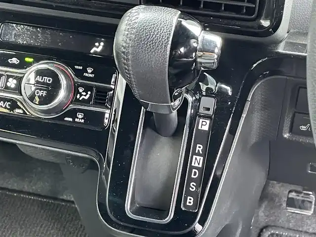 ダイハツ タント カスタム RS 滋賀県 2019(令1)年 4.3万km ブラックマイカメタリック 純正ナビ/CD/DVD/USB/Bluetooth/フルセグTV/バックカメラ/ハーフレザーシート/シートヒーター/ロングスライドシート/両側パワースライドドア/ドライブレコーダー/衝突軽減ブレーキ/LEDヘッドライト/オートハイビーム/純正アルミホイール/プッシュスタート/スマートキー