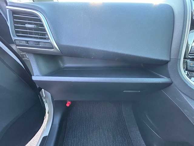 トヨタ ラクティス G 富山県 2015(平27)年 9.3万km ホワイトパールクリスタルシャイン ワンオーナー/スマートキー/社外メモリーナビ(CN-RX01WD)/BD/DVD/BT/フルセグTV/ETC/プッシュスタート/横滑り防止装置/電格ウィンカーミラー/純正ドアバイザー/純正フロアマット/皮巻きステアリング/リアスポイラー/社外１６インチAW/保証書・取説/点検記録簿(R7.7/R6.5/R4.5/R2.5/H30.5)