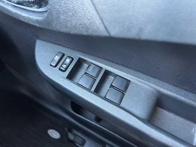 トヨタ ラクティス G 富山県 2015(平27)年 9.3万km ホワイトパールクリスタルシャイン ワンオーナー/スマートキー/社外メモリーナビ(CN-RX01WD)/BD/DVD/BT/フルセグTV/ETC/プッシュスタート/横滑り防止装置/電格ウィンカーミラー/純正ドアバイザー/純正フロアマット/皮巻きステアリング/リアスポイラー/社外１６インチAW/保証書・取説/点検記録簿(R7.7/R6.5/R4.5/R2.5/H30.5)