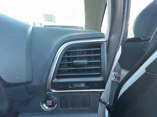 トヨタ ラクティス G 富山県 2015(平27)年 9.3万km ホワイトパールクリスタルシャイン ワンオーナー/スマートキー/社外メモリーナビ(CN-RX01WD)/BD/DVD/BT/フルセグTV/ETC/プッシュスタート/横滑り防止装置/電格ウィンカーミラー/純正ドアバイザー/純正フロアマット/皮巻きステアリング/リアスポイラー/社外１６インチAW/保証書・取説/点検記録簿(R7.7/R6.5/R4.5/R2.5/H30.5)