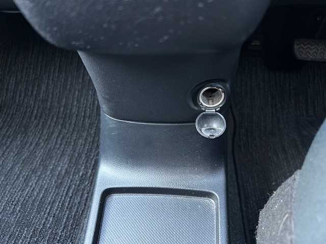 トヨタ ラクティス G 富山県 2015(平27)年 9.3万km ホワイトパールクリスタルシャイン ワンオーナー/スマートキー/社外メモリーナビ(CN-RX01WD)/BD/DVD/BT/フルセグTV/ETC/プッシュスタート/横滑り防止装置/電格ウィンカーミラー/純正ドアバイザー/純正フロアマット/皮巻きステアリング/リアスポイラー/社外１６インチAW/保証書・取説/点検記録簿(R7.7/R6.5/R4.5/R2.5/H30.5)