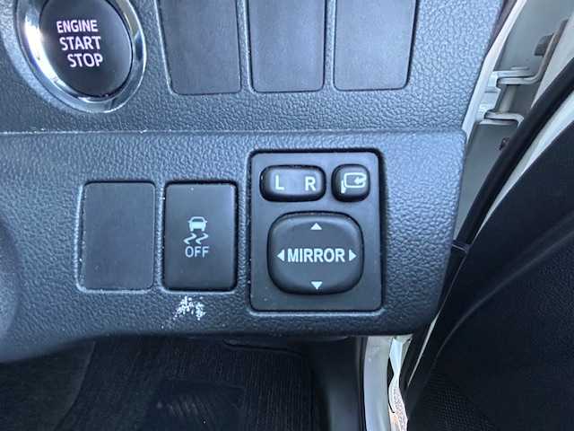 トヨタ ラクティス G 富山県 2015(平27)年 9.3万km ホワイトパールクリスタルシャイン ワンオーナー/スマートキー/社外メモリーナビ(CN-RX01WD)/BD/DVD/BT/フルセグTV/ETC/プッシュスタート/横滑り防止装置/電格ウィンカーミラー/純正ドアバイザー/純正フロアマット/皮巻きステアリング/リアスポイラー/社外１６インチAW/保証書・取説/点検記録簿(R7.7/R6.5/R4.5/R2.5/H30.5)