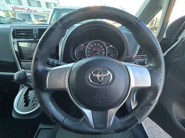 トヨタ ラクティス G 富山県 2015(平27)年 9.3万km ホワイトパールクリスタルシャイン ワンオーナー/スマートキー/社外メモリーナビ(CN-RX01WD)/BD/DVD/BT/フルセグTV/ETC/プッシュスタート/横滑り防止装置/電格ウィンカーミラー/純正ドアバイザー/純正フロアマット/皮巻きステアリング/リアスポイラー/社外１６インチAW/保証書・取説/点検記録簿(R7.7/R6.5/R4.5/R2.5/H30.5)