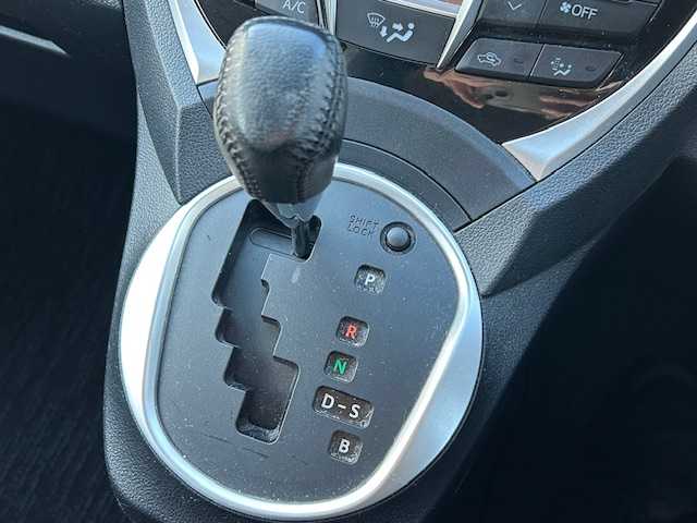 トヨタ ラクティス G 富山県 2015(平27)年 9.3万km ホワイトパールクリスタルシャイン ワンオーナー/スマートキー/社外メモリーナビ(CN-RX01WD)/BD/DVD/BT/フルセグTV/ETC/プッシュスタート/横滑り防止装置/電格ウィンカーミラー/純正ドアバイザー/純正フロアマット/皮巻きステアリング/リアスポイラー/社外１６インチAW/保証書・取説/点検記録簿(R7.7/R6.5/R4.5/R2.5/H30.5)