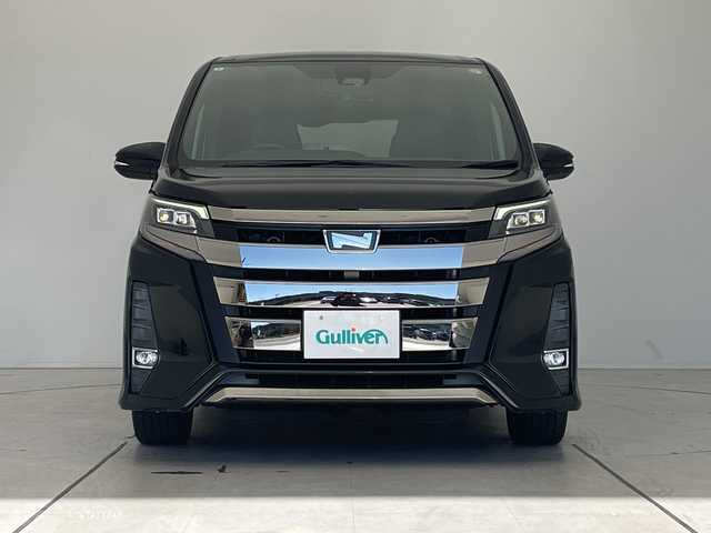 トヨタ ノア Si ダブルバイビー 愛知県 2018(平30)年 5.7万km ブラック 純正9型ナビ/後席モニター/両側パワースライドドア/クルーズコントロール/バックカメラ/純正アルミホイール/LEDヘッドライト/リアオートエアコン/オートマチックハイビーム/ETC/衝突軽減システム/フルセグ/CD DVD/Bluetooth/ステアリングスイッチ/スマートキー/プッシュスタート