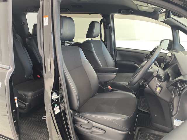 トヨタ ノア Si ダブルバイビー 愛知県 2018(平30)年 5.7万km ブラック 純正9型ナビ/後席モニター/両側パワースライドドア/クルーズコントロール/バックカメラ/純正アルミホイール/LEDヘッドライト/リアオートエアコン/オートマチックハイビーム/ETC/衝突軽減システム/フルセグ/CD DVD/Bluetooth/ステアリングスイッチ/スマートキー/プッシュスタート