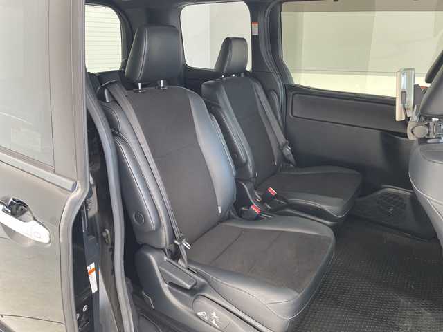 トヨタ ノア Si ダブルバイビー 愛知県 2018(平30)年 5.7万km ブラック 純正9型ナビ/後席モニター/両側パワースライドドア/クルーズコントロール/バックカメラ/純正アルミホイール/LEDヘッドライト/リアオートエアコン/オートマチックハイビーム/ETC/衝突軽減システム/フルセグ/CD DVD/Bluetooth/ステアリングスイッチ/スマートキー/プッシュスタート