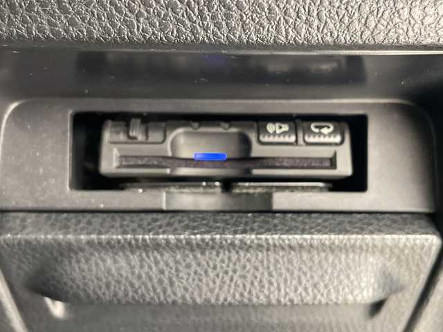 トヨタ ノア Si ダブルバイビー 愛知県 2018(平30)年 5.7万km ブラック 純正9型ナビ/後席モニター/両側パワースライドドア/クルーズコントロール/バックカメラ/純正アルミホイール/LEDヘッドライト/リアオートエアコン/オートマチックハイビーム/ETC/衝突軽減システム/フルセグ/CD DVD/Bluetooth/ステアリングスイッチ/スマートキー/プッシュスタート