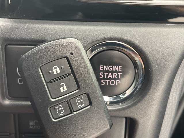 トヨタ ノア Si ダブルバイビー 愛知県 2018(平30)年 5.7万km ブラック 純正9型ナビ/後席モニター/両側パワースライドドア/クルーズコントロール/バックカメラ/純正アルミホイール/LEDヘッドライト/リアオートエアコン/オートマチックハイビーム/ETC/衝突軽減システム/フルセグ/CD DVD/Bluetooth/ステアリングスイッチ/スマートキー/プッシュスタート