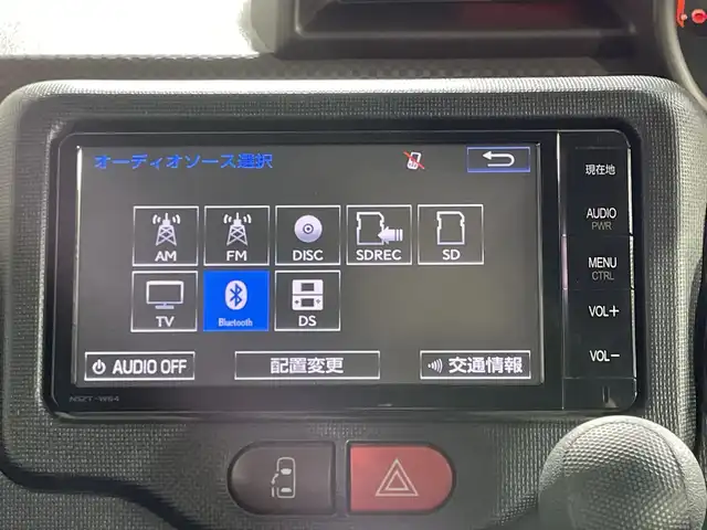 トヨタ スペイド F 神奈川県 2015(平27)年 6.9万km ブラックマイカ 純正7型SDナビゲーション【NSZT-W64】/CD DVD Bluetooth SD AM FM /バックカメラ/4WD/4WDオートモードスイッチ/フリップダウンモニター/片側パワースライドドア/トラクションコントロール/オートライト（キセノン）/スイッチスタート/スマートキー/ETC/ステアリングスイッチ/純正フロアマット/電動格納ミラー/ウインカーミラー/社外ホイール付きスタッドレスタイヤ4本/・175 65 R15/ドアバイザー