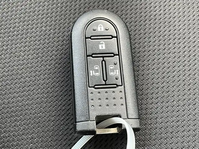 トヨタ ルーミー カスタムG 佐賀県 2019(令1)年 7.3万km ブラックマイカメタリック 純正9インチSDナビゲーション/・フルセグTV/CD/DVD/SD/Bluetooth/バックカメラ/ビルトインETC/両側パワースライドドア/後席サンシェード/ISOFIX対応/革巻きステアリング/ステアリングリモコン/TRDエアロ/純正14インチアルミホイール/純正LEDヘッドライト/オートマチックハイビーム/純正LEDフォグランプ/純正フロアマット/純正ドアバイザ―/新車保証書/スマートアシスト/・クルーズコントロール/・先行車発告知機能/・車線逸脱警報機能/・衝突被害軽減ブレーキ/・クリアランスソナー