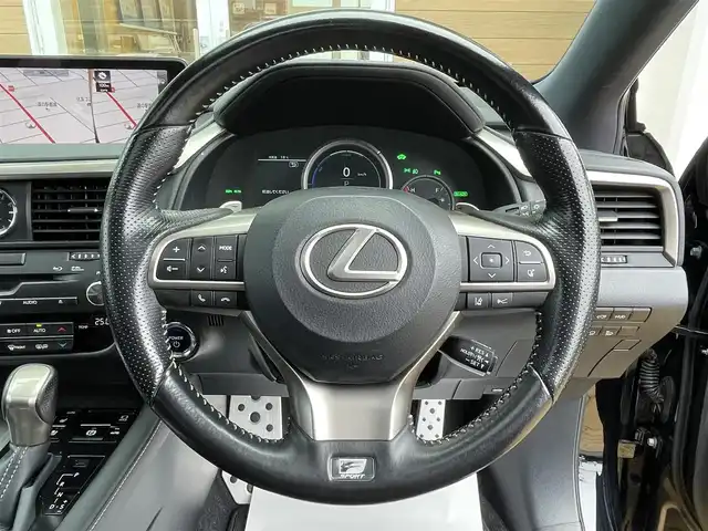 レクサス ＲＸ 450h Fスポーツ 宮崎県 2017(平29)年 7.6万km ブラック メーカー純正ナビ/(BT/AM/FM/CD/DVD)/フルセグTV/バックカメラ/全周囲カメラ/LEDヘッドライト/ビルトインETC2.0/革シート/サンルーフ/パワーバックドア/スマートキー/レーダークルーズコントロール/ブラインドスポットモニター/パワーシート(D/N)/プッシュスタート/電動格納ミラー/ヘッドアップディスプレイ/レーンキーピングアシスト/レクサスセーフティシステム/インテリジェントクリアランスソナー