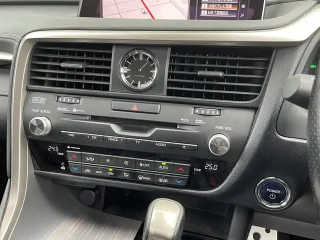 レクサス ＲＸ 450h Fスポーツ 宮崎県 2017(平29)年 7.6万km ブラック メーカー純正ナビ/(BT/AM/FM/CD/DVD)/フルセグTV/バックカメラ/全周囲カメラ/LEDヘッドライト/ビルトインETC2.0/革シート/サンルーフ/パワーバックドア/スマートキー/レーダークルーズコントロール/ブラインドスポットモニター/パワーシート(D/N)/プッシュスタート/電動格納ミラー/ヘッドアップディスプレイ/レーンキーピングアシスト/レクサスセーフティシステム/インテリジェントクリアランスソナー