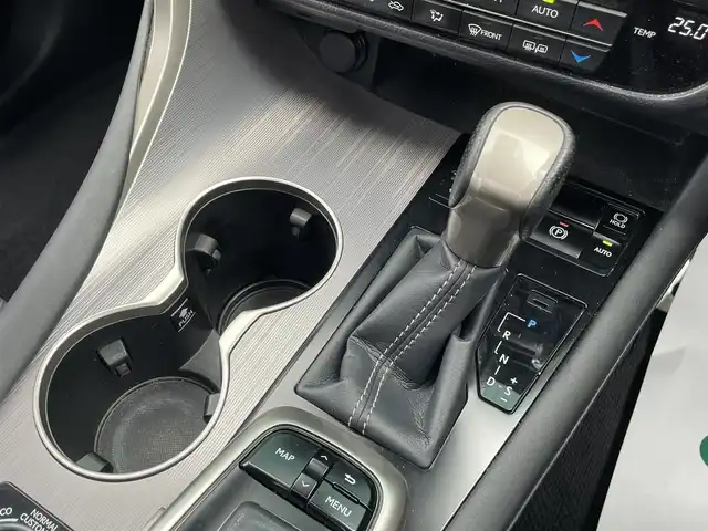 レクサス ＲＸ 450h Fスポーツ 宮崎県 2017(平29)年 7.6万km ブラック メーカー純正ナビ/(BT/AM/FM/CD/DVD)/フルセグTV/バックカメラ/全周囲カメラ/LEDヘッドライト/ビルトインETC2.0/革シート/サンルーフ/パワーバックドア/スマートキー/レーダークルーズコントロール/ブラインドスポットモニター/パワーシート(D/N)/プッシュスタート/電動格納ミラー/ヘッドアップディスプレイ/レーンキーピングアシスト/レクサスセーフティシステム/インテリジェントクリアランスソナー