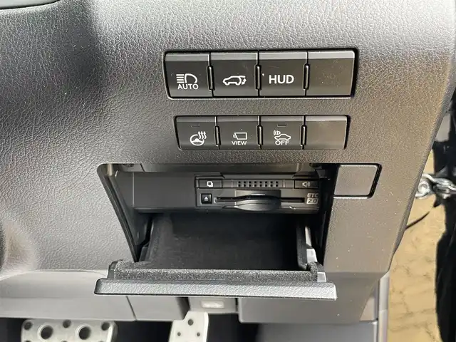 レクサス ＲＸ 450h Fスポーツ 宮崎県 2017(平29)年 7.6万km ブラック メーカー純正ナビ/(BT/AM/FM/CD/DVD)/フルセグTV/バックカメラ/全周囲カメラ/LEDヘッドライト/ビルトインETC2.0/革シート/サンルーフ/パワーバックドア/スマートキー/レーダークルーズコントロール/ブラインドスポットモニター/パワーシート(D/N)/プッシュスタート/電動格納ミラー/ヘッドアップディスプレイ/レーンキーピングアシスト/レクサスセーフティシステム/インテリジェントクリアランスソナー