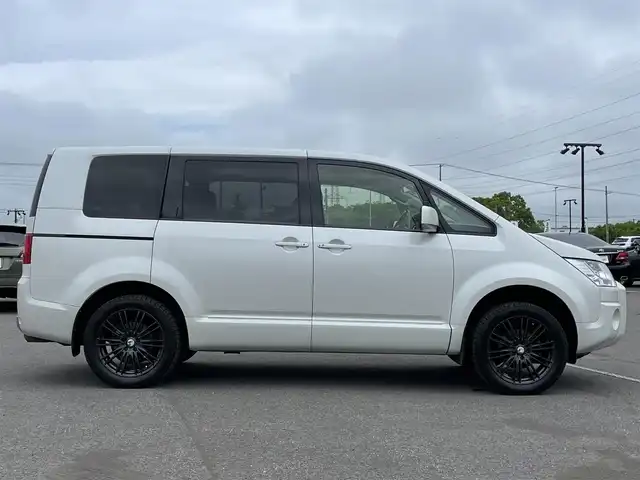 三菱 デリカＤ：５ D－Power package 道央・札幌 2018(平30)年 14.3万km ウォームホワイトパール ４WD/ワンオーナー/社外SDナビ/CD/DVD/BT/フルセグ/横滑り防止装置/クルーズコントロール/バックカメラ/ビルトインETC/トランスファ切替/両側パワースライドドア/パワーバックドア/前席シートヒーター/革巻きステアリング/ステアリングリモコン/パドルシフト/AC100V/スマートキー/キーレスエントリー/HIDヘッドライト/オートライト/フォグランプ/電動格納ミラー/ウィンカーミラー/純正フロアマット/純正エンジンスターター/純正AW付夏タイヤ積込/225/55/R18/2021年/山4mm