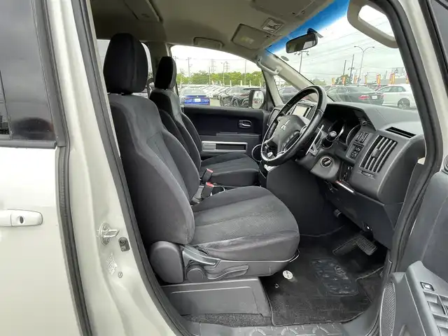 三菱 デリカＤ：５ D－Power package 道央・札幌 2018(平30)年 14.3万km ウォームホワイトパール ４WD/ワンオーナー/社外SDナビ/CD/DVD/BT/フルセグ/横滑り防止装置/クルーズコントロール/バックカメラ/ビルトインETC/トランスファ切替/両側パワースライドドア/パワーバックドア/前席シートヒーター/革巻きステアリング/ステアリングリモコン/パドルシフト/AC100V/スマートキー/キーレスエントリー/HIDヘッドライト/オートライト/フォグランプ/電動格納ミラー/ウィンカーミラー/純正フロアマット/純正エンジンスターター/純正AW付夏タイヤ積込/225/55/R18/2021年/山4mm