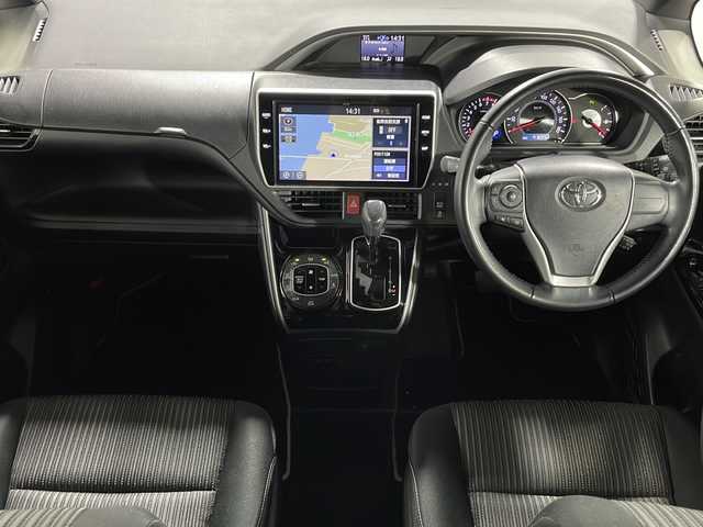 トヨタ ヴォクシー ZS 煌Ⅱ 広島県 2019(令1)年 4.2万km ブラック 純正10型ナビ/純正フリップダウンモニター/両側パワースライドドア/バックカメラ/クルーズコントロール/クリアランスソナー/セーフティセンス/・プリクラッシュセーフティ/・レーンディパーチャーアラート/・オートマチックハイビーム/LEDヘッドランプ/純正16インチAW/ビルトインETC/ドライブレコーダー/USB/HDMI入力端子