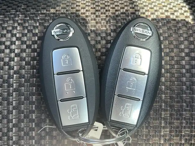 日産 セレナ ハイウェイS G S HV Aセーフ 奈良県 2014(平26)年 8.5万km ブリリアントホワイトパール 純正ナビ７インチワイド　/ワンセグテレビ　/ｂｌｕｅｔｏｏｔｈ　/バックカメラ　/社外ドライブレコーダー前後　/片側パワースライドドア　/レーンキープアシスト　/インテリジェントエマージェンシーブレーキ/純正フロアマット/純正アルミホイール/フォグランプ/パーソナルテーブル（2列と3列目用）