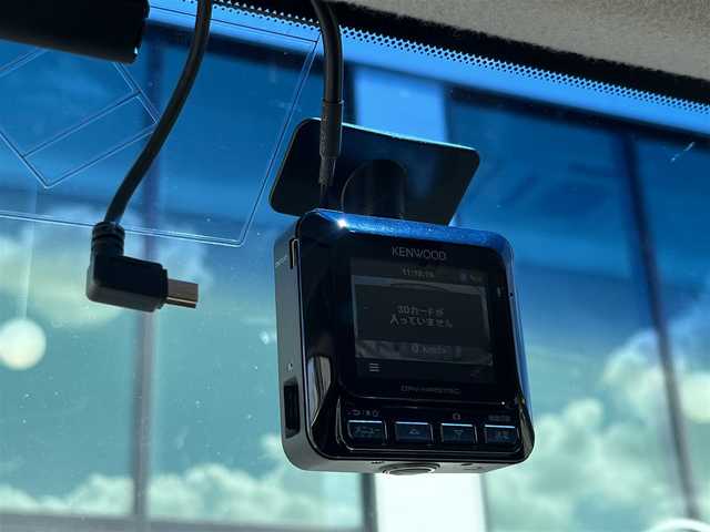 日産 セレナ ハイウェイS G S HV Aセーフ 千葉県 2014(平26)年 8.5万km ブリリアントホワイトパール 純正ナビ７インチワイド　/ワンセグテレビ　/ｂｌｕｅｔｏｏｔｈ　/バックカメラ　/社外ドライブレコーダー前後　/片側パワースライドドア　/レーンキープアシスト　/インテリジェントエマージェンシーブレーキ/純正フロアマット/純正アルミホイール/フォグランプ/パーソナルテーブル（2列と3列目用）