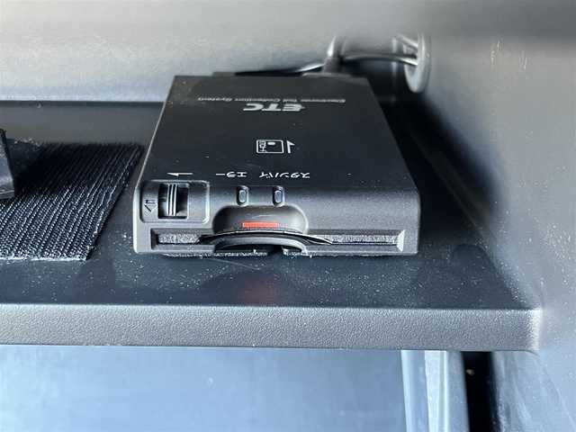 日産 セレナ ハイウェイS G S HV Aセーフ 千葉県 2014(平26)年 8.5万km ブリリアントホワイトパール 純正ナビ７インチワイド　/ワンセグテレビ　/ｂｌｕｅｔｏｏｔｈ　/バックカメラ　/社外ドライブレコーダー前後　/片側パワースライドドア　/レーンキープアシスト　/インテリジェントエマージェンシーブレーキ/純正フロアマット/純正アルミホイール/フォグランプ/パーソナルテーブル（2列と3列目用）