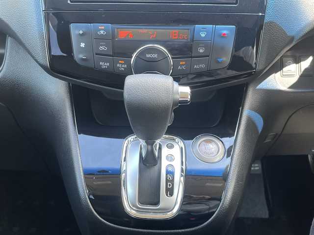 日産 セレナ ハイウェイS G S HV Aセーフ 千葉県 2014(平26)年 8.5万km ブリリアントホワイトパール 純正ナビ７インチワイド　/ワンセグテレビ　/ｂｌｕｅｔｏｏｔｈ　/バックカメラ　/社外ドライブレコーダー前後　/片側パワースライドドア　/レーンキープアシスト　/インテリジェントエマージェンシーブレーキ/純正フロアマット/純正アルミホイール/フォグランプ/パーソナルテーブル（2列と3列目用）