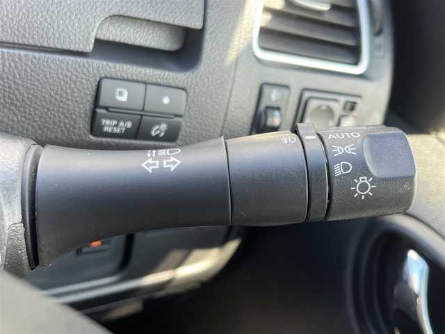 日産 セレナ ハイウェイS G S HV Aセーフ 千葉県 2014(平26)年 8.5万km ブリリアントホワイトパール 純正ナビ７インチワイド　/ワンセグテレビ　/ｂｌｕｅｔｏｏｔｈ　/バックカメラ　/社外ドライブレコーダー前後　/片側パワースライドドア　/レーンキープアシスト　/インテリジェントエマージェンシーブレーキ/純正フロアマット/純正アルミホイール/フォグランプ/パーソナルテーブル（2列と3列目用）