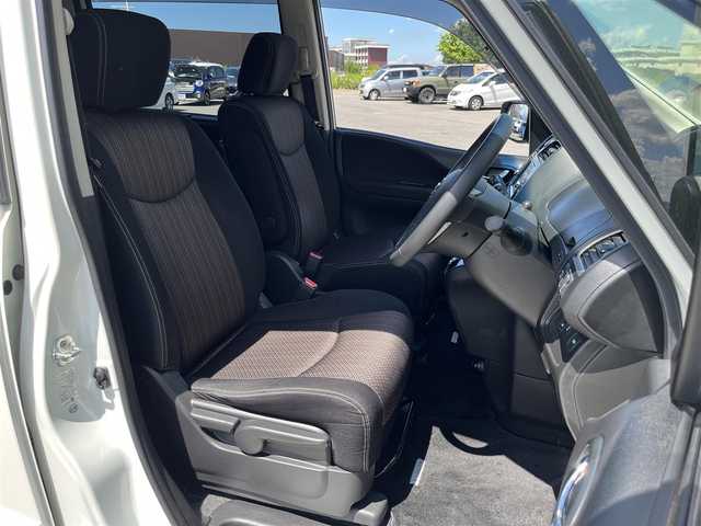 日産 セレナ ハイウェイS G S HV Aセーフ 千葉県 2014(平26)年 8.5万km ブリリアントホワイトパール 純正ナビ７インチワイド　/ワンセグテレビ　/ｂｌｕｅｔｏｏｔｈ　/バックカメラ　/社外ドライブレコーダー前後　/片側パワースライドドア　/レーンキープアシスト　/インテリジェントエマージェンシーブレーキ/純正フロアマット/純正アルミホイール/フォグランプ/パーソナルテーブル（2列と3列目用）