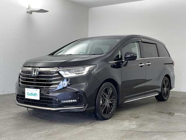 ホンダ オデッセイ ハイブリッド e:HEVアブソルート EX 兵庫県 2021(令3)年 4.6万km プレミアムスパークルブラックパール ・純正9インチナビ/（フルセグ・BT・HDMI・Apple Car Play・Android Auto・DVD・SD）/・全方位カメラ/・ビルトインETC2.0/・前後ドライブレコーダー/・両側パワースライドドア/・パワーバックドア/・ホンダセンシング/・衝突軽減ブレーキ/・誤発進抑制機能/・渋滞追従機能付アダクティブクルーズコントロール/・車線維持支援システム/・先行車発進お知らせ機能/・歩行者事故低減ステアリング/・路外逸脱抑制機能/・標識認識機能/・ブラインドスポットインフォメーション/・パーキングセンサーシステム/・オートハイビーム/・アジャイルハンドリングアシスト/・トラフィックジャムアシスト/・LEDオートライト/・LEDフォグランプ/・電動パーキングブレーキ/・ブレーキホールド/・レザーシート/・パワーシート/・シートヒーター/・オットマン/・ステアリングリモコン/・ECON/・ドアバイザー/・純正18インチアルミホイール/・純正フロアマット/・スマートキー/・プッシュスタート/・W＋サイドエアバック/・カーテンエアバック/・オールオートパワーウィンドウ