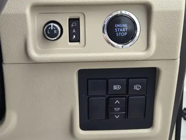 トヨタ ランドクルーザー プラド TX Lパッケージ 鹿児島県 2018(平30)年 5万km ホワイトパールクリスタルシャイン 前後モデリスタエアロ　/ムーンルーフ　/ヒッチメンバー　/ヒッチキャリア　/ラゲージプロテクター　/ＡＬＰＩＮＥナビ　/ウッドコンビステア　/純正サイドステップカバー　/ルーフレール　/純正アルミホイール（１９インチ）/前後コーナーセンサー/Bluetoothオーディオ/フルセグテレビ/D+N席シートヒーター/D+N席シートベンチレーション/D+N席パワーシート/電動格納サードシート/社外フロアマット/プッシュスタート/スマートキー/横滑り防止装置/レーンキープアシスト