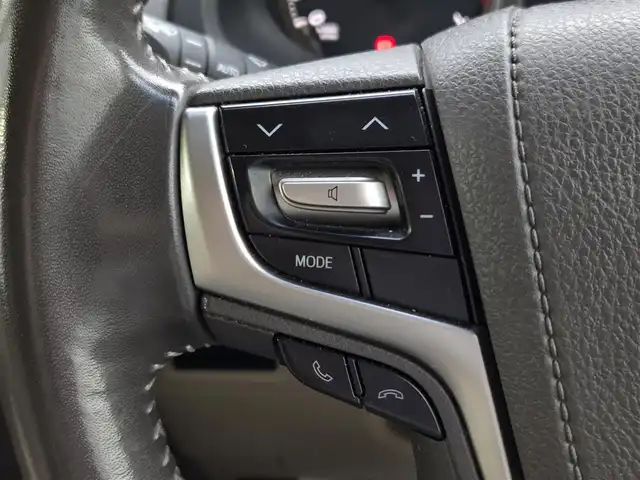 トヨタ ランドクルーザー プラド TX Lパッケージ 鹿児島県 2018(平30)年 5万km ホワイトパールクリスタルシャイン 前後モデリスタエアロ　/ムーンルーフ　/ヒッチメンバー　/ヒッチキャリア　/ラゲージプロテクター　/ＡＬＰＩＮＥナビ　/ウッドコンビステア　/純正サイドステップカバー　/ルーフレール　/純正アルミホイール（１９インチ）/前後コーナーセンサー/Bluetoothオーディオ/フルセグテレビ/D+N席シートヒーター/D+N席シートベンチレーション/D+N席パワーシート/電動格納サードシート/社外フロアマット/プッシュスタート/スマートキー/横滑り防止装置/レーンキープアシスト