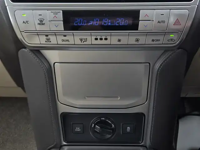 トヨタ ランドクルーザー プラド TX Lパッケージ 鹿児島県 2018(平30)年 5万km ホワイトパールクリスタルシャイン 前後モデリスタエアロ　/ムーンルーフ　/ヒッチメンバー　/ヒッチキャリア　/ラゲージプロテクター　/ＡＬＰＩＮＥナビ　/ウッドコンビステア　/純正サイドステップカバー　/ルーフレール　/純正アルミホイール（１９インチ）/前後コーナーセンサー/Bluetoothオーディオ/フルセグテレビ/D+N席シートヒーター/D+N席シートベンチレーション/D+N席パワーシート/電動格納サードシート/社外フロアマット/プッシュスタート/スマートキー/横滑り防止装置/レーンキープアシスト