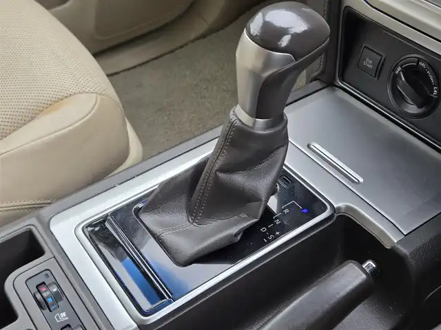 トヨタ ランドクルーザー プラド TX Lパッケージ 鹿児島県 2018(平30)年 5万km ホワイトパールクリスタルシャイン 前後モデリスタエアロ　/ムーンルーフ　/ヒッチメンバー　/ヒッチキャリア　/ラゲージプロテクター　/ＡＬＰＩＮＥナビ　/ウッドコンビステア　/純正サイドステップカバー　/ルーフレール　/純正アルミホイール（１９インチ）/前後コーナーセンサー/Bluetoothオーディオ/フルセグテレビ/D+N席シートヒーター/D+N席シートベンチレーション/D+N席パワーシート/電動格納サードシート/社外フロアマット/プッシュスタート/スマートキー/横滑り防止装置/レーンキープアシスト