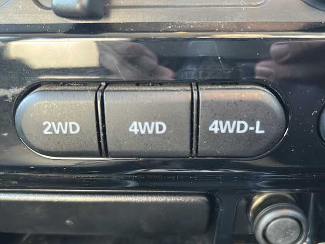 スズキ ジムニー ランドベンチャー 福島県 2017(平29)年 16.1万km ブルーイッシュブラックパール3 社外ナビゲーション/・型番：MDV-D304/・ワンセグTV/SD/USB/AUX/CD/FM/AM/・ETC/革張りステアリング/・ステアリングスイッチ/ハーフレザーシート/・D席シートヒーター/シガーライター/背面タイヤン/・型番：MDV-D304/・ワンセグTV/SD/USB/AUX/CD/FM/AM/・ETC/革張りステアリング/・ステアリングスイッチ/ハーフレザーシート/・D席シートヒーター/シガーライター/背面タイヤ/電動格納ミラー/・ウィンカーミラー/ハロゲンヘッドライト/・フォグランプ/・ヘッドライトレベライザー/純正フロアマット/ドアバイザー/積込みサマータイヤ/・純正AW/・溝4mm