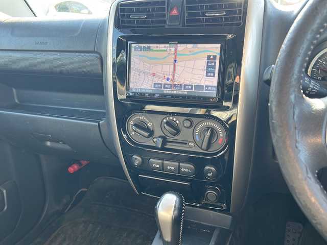 スズキ ジムニー ランドベンチャー 福島県 2017(平29)年 16.1万km ブルーイッシュブラックパール3 社外ナビゲーション/・型番：MDV-D304/・ワンセグTV/SD/USB/AUX/CD/FM/AM/・ETC/革張りステアリング/・ステアリングスイッチ/ハーフレザーシート/・D席シートヒーター/シガーライター/背面タイヤン/・型番：MDV-D304/・ワンセグTV/SD/USB/AUX/CD/FM/AM/・ETC/革張りステアリング/・ステアリングスイッチ/ハーフレザーシート/・D席シートヒーター/シガーライター/背面タイヤ/電動格納ミラー/・ウィンカーミラー/ハロゲンヘッドライト/・フォグランプ/・ヘッドライトレベライザー/純正フロアマット/ドアバイザー/積込みサマータイヤ/・純正AW/・溝4mm