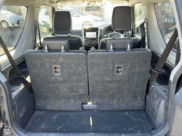 スズキ ジムニー ランドベンチャー 福島県 2017(平29)年 16.1万km ブルーイッシュブラックパール3 社外ナビゲーション/・型番：MDV-D304/・ワンセグTV/SD/USB/AUX/CD/FM/AM/・ETC/革張りステアリング/・ステアリングスイッチ/ハーフレザーシート/・D席シートヒーター/シガーライター/背面タイヤン/・型番：MDV-D304/・ワンセグTV/SD/USB/AUX/CD/FM/AM/・ETC/革張りステアリング/・ステアリングスイッチ/ハーフレザーシート/・D席シートヒーター/シガーライター/背面タイヤ/電動格納ミラー/・ウィンカーミラー/ハロゲンヘッドライト/・フォグランプ/・ヘッドライトレベライザー/純正フロアマット/ドアバイザー/積込みサマータイヤ/・純正AW/・溝4mm