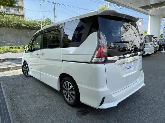 日産 セレナ ハイウェイスター 福岡県 2016(平28)年 13万km ブリリアントホワイトパール (株)IDOMが運営する【じしゃロン八幡西店】の自社ローン専用車両になります。こちらは現金またはオートローンご利用時の価格です。自社ローンご希望の方は別途その旨お申付け下さい/純正ナビ【MM516D-L】/(Bluetooth・CD・DVD・TV)/純正アルミホイール/純正フロアマット/クルーズコントロール/フロントフォグランプ/ビルトインETC/片側パワースライドドア/バックカメラ/プッシュスタート
