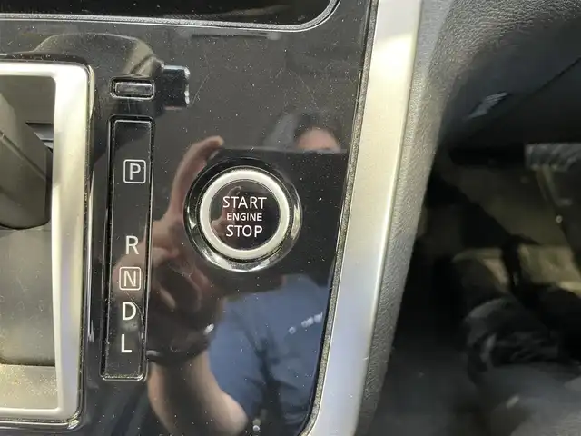 日産 セレナ ハイウェイスター 福岡県 2016(平28)年 13万km ブリリアントホワイトパール (株)IDOMが運営する【じしゃロン八幡西店】の自社ローン専用車両になります。こちらは現金またはオートローンご利用時の価格です。自社ローンご希望の方は別途その旨お申付け下さい/純正ナビ【MM516D-L】/(Bluetooth・CD・DVD・TV)/純正アルミホイール/純正フロアマット/クルーズコントロール/フロントフォグランプ/ビルトインETC/片側パワースライドドア/バックカメラ/プッシュスタート