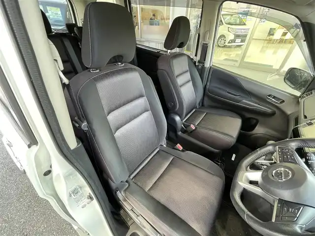 日産 セレナ ハイウェイスター 福岡県 2016(平28)年 13万km ブリリアントホワイトパール (株)IDOMが運営する【じしゃロン八幡西店】の自社ローン専用車両になります。こちらは現金またはオートローンご利用時の価格です。自社ローンご希望の方は別途その旨お申付け下さい/純正ナビ【MM516D-L】/(Bluetooth・CD・DVD・TV)/純正アルミホイール/純正フロアマット/クルーズコントロール/フロントフォグランプ/ビルトインETC/片側パワースライドドア/バックカメラ/プッシュスタート