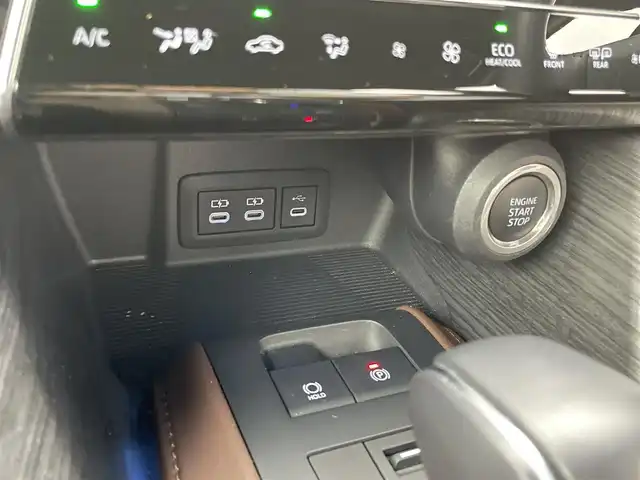 トヨタ ハリアー Z レザーパッケージ 愛知県 2024(令6)年 0.8万km プレシャスブラックパール トヨタセーフティセンス/純正ディスプレイオーディオ　/ＪＢＬサウンド　/バックカメラ　/デジタルインナーミラー　/ＨＵＤ　/ＢＳＭ　/黒革シート　/MTモード付AT/ＥＴＣ２．０　/シートヒーター　/エアシート　/パワーシート/ステアリングヒーター/電動リアゲート　/ドラレコ　/純正19インチAW/純正フロアマット
