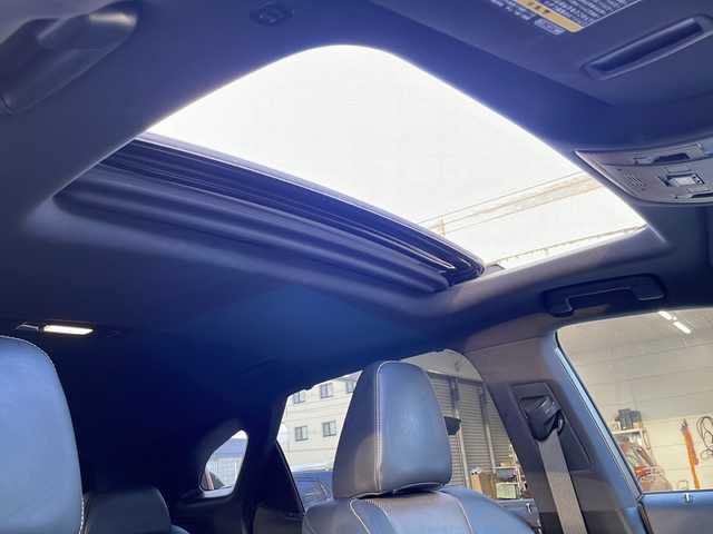 レクサス ＲＸ 沖縄県 2017(平29)年 8.5万km ホワイトノーヴァガラスフレーク 純正ナビ・TV/Bluetooth・CD・DVD/バックカメラ/ETC/ドライブレコーダー/サンルーフ/パワーバックドア/パワーシート/シートヒーター・エアシート/オートライト/衝突軽減システム/メモリーシート/クルーズコントロール/オートマチックハイビーム