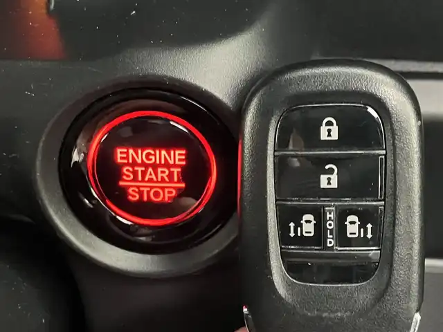 ホンダ Ｎ ＢＯＸ カスタム 道南・函館 2024(令6)年 2.3万km メテオロイドグレーメタリック /9インチディスプレイオーディオ//バックカメラ//両側パワースライドドア//ホンダセンシング//衝突軽減ブレーキ//パーキングセンサー警報//踏み間違い衝突軽減システム//路外逸脱抑制機能//横滑り防止//前席シートヒーター//LEDヘッドライト//フォグランプ//レーダークルーズコントロール