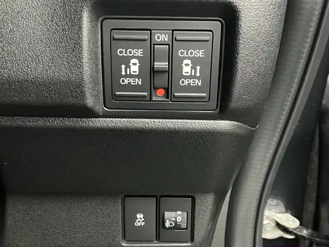 ホンダ Ｎ ＢＯＸ カスタム 道南・函館 2024(令6)年 2.3万km メテオロイドグレーメタリック /9インチディスプレイオーディオ//バックカメラ//両側パワースライドドア//ホンダセンシング//衝突軽減ブレーキ//パーキングセンサー警報//踏み間違い衝突軽減システム//路外逸脱抑制機能//横滑り防止//前席シートヒーター//LEDヘッドライト//フォグランプ//レーダークルーズコントロール