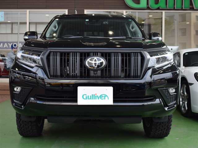 トヨタ ランドクルーザー プラド TX Lパッケージ マットブラED 神奈川県 2022(令4)年 1.1万km ブラック ワンオーナー/新車保証書/取扱説明書/サンルーフ/ルーフレール/レザーシート/・前席快適温熱シート/パワーシート/7人乗り（3列目電動格納シート）/メーカオプションTコネクトナビ/・9インチワイドタッチ式ディスプレイ/・USB入力端子/・AppleCarPlay/AndroidAuto/・Tコネクトヘルプネット/マイカーサーチ/・14スピーカー/・ETC2.0/・シャークフィンアンテナ/・マルチレインモニター（補助確認ミラー無）/・全方位カメラ/・ドアミラー足元照明/ブラインドスポットモニター/リアクロストラフィックアラート付き/セーフティセンス（衝突回避支援パッケージ）/・プリクラッシュセーフティ/　（昼夜歩行者/昼間自転車検知機能付き）/・レーンディパーチャーアラート/・オートマチックハイビーム/・レーダークルーズコントロール/・ロードサインアシスト/パーキングサポートブレーキ/LEDヘッドランプ/ヘッドランプクリーナー/LEDヘッドライト/18インチマッドブラックホイール